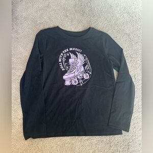 Girls graphic roller skate shirt ym 8 nwot